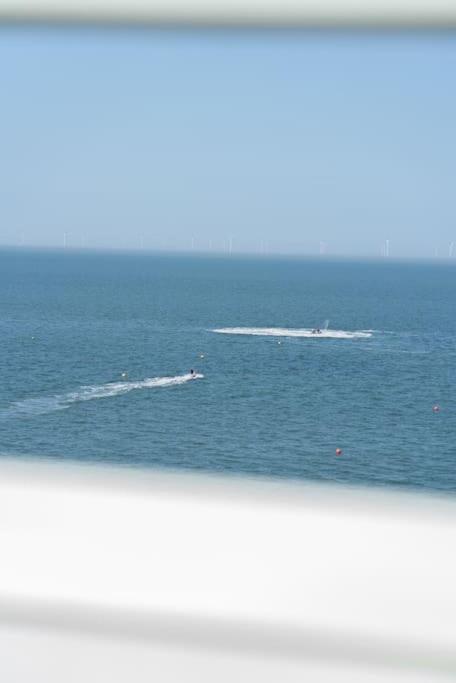 Luxury Duplex Penthouse On The Beach With Panoramic Sea Views Herne Bay Exterior photo
